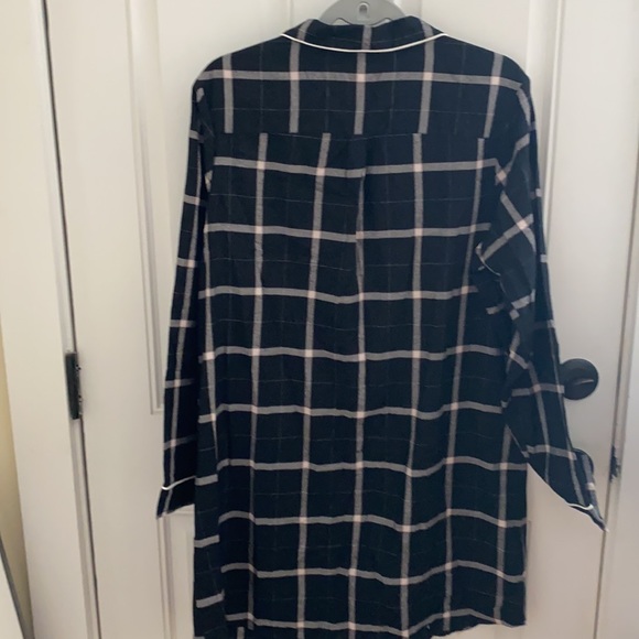 Stars above flannel night shirt - Picture 5 of 7